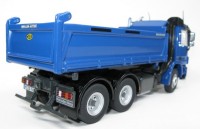 BackStop activates when the vehicle is in reverse. Continuously monitoring at a distance up to 3m